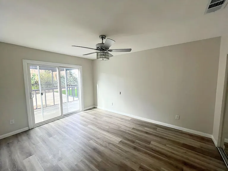 446 Annette Pl — Photo 8