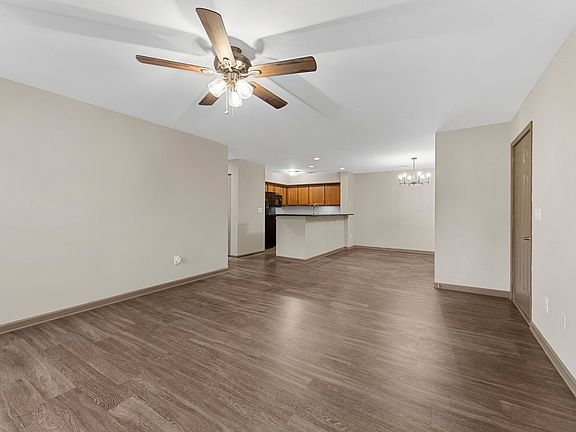 5th image of 1040 University Dr Unit 9