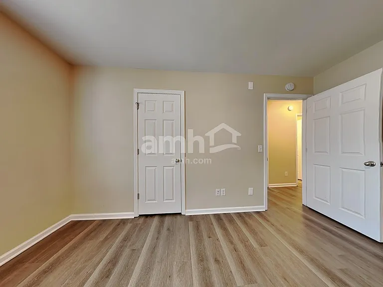 38 Lake Shore Blvd — Photo 20
