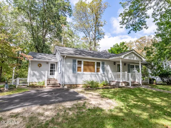 806 W Farms Road, Howell, NJ 07731