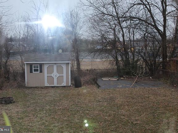 4th image of 25 W Buckingham Ave
