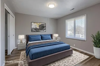 8005 S 48th Ave #7 — Photo 2