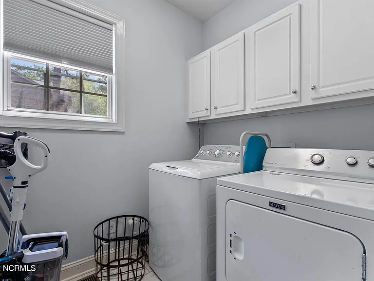 255 W Hedgelawn Way — Photo 17