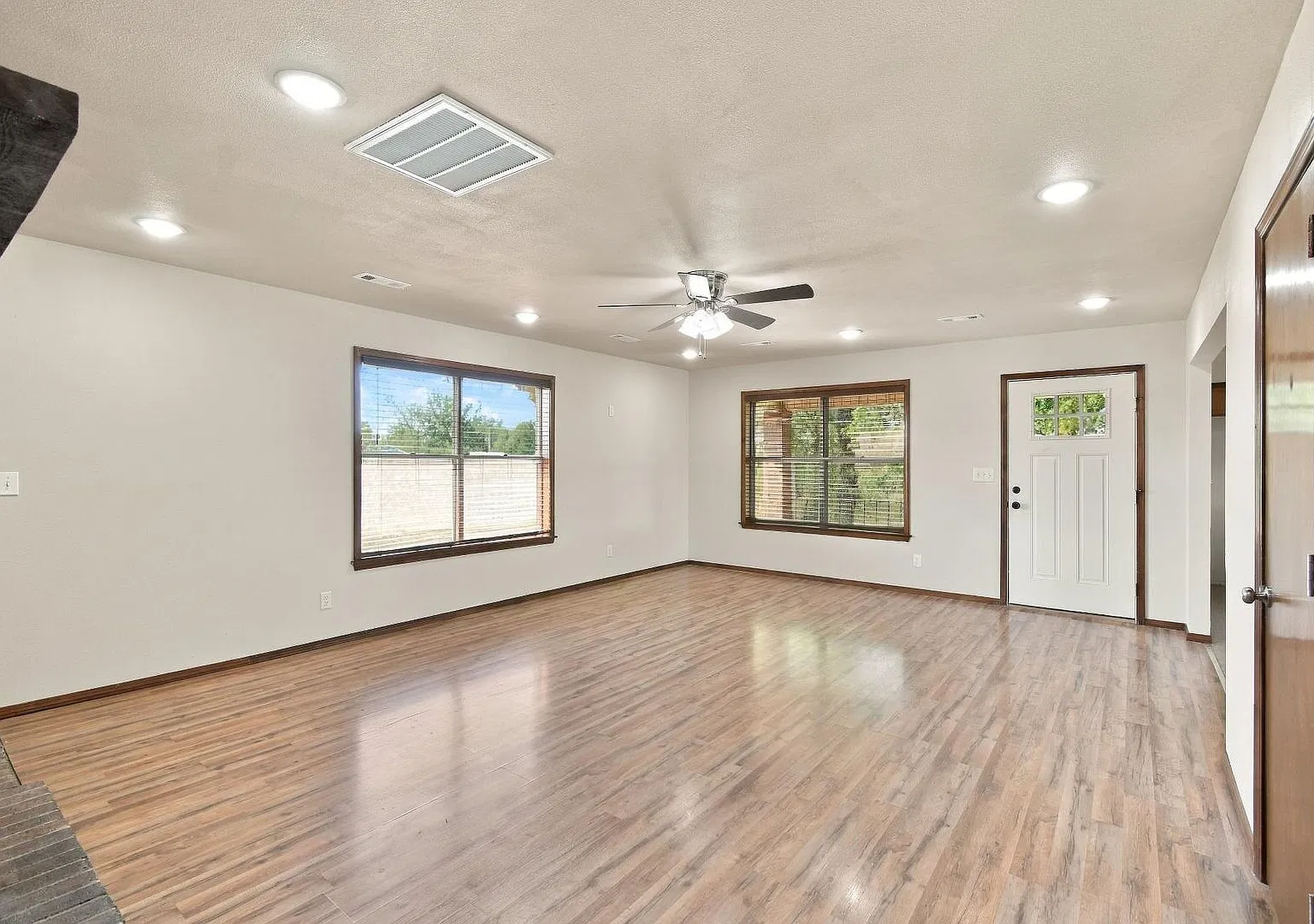Stunning 2 Bed / 2 Bath Home with Panoramic Views & Private Driveway MoveIn Ready — Photo 3
