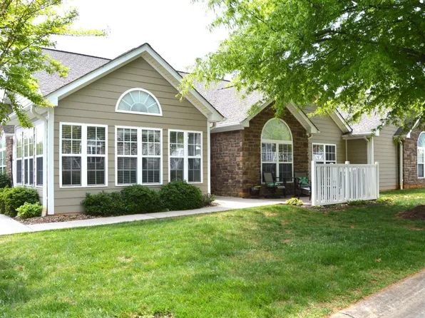 1342 Jefferson Way, Forest, VA 24551