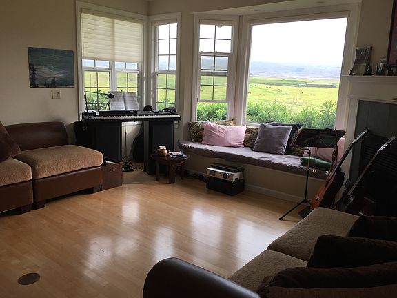 Beautiful views of Mauna Kea from couch