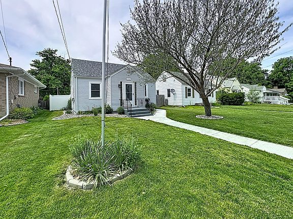 2nd image of 1841 32nd St