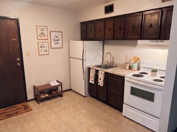 746 Russell Rd, 746 Russell Rd APT 8, Waterloo, IA 50701