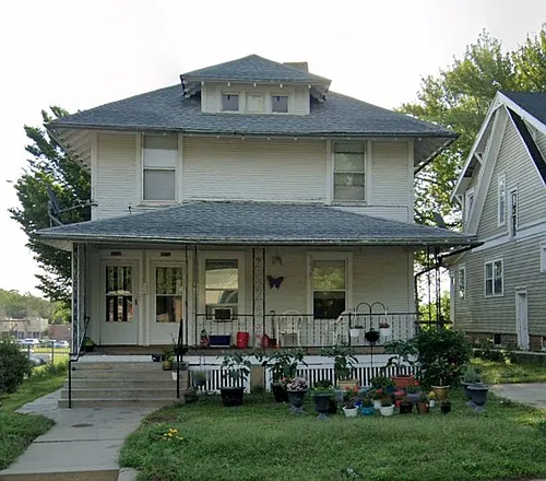 2630 Douglas St Photo 1
