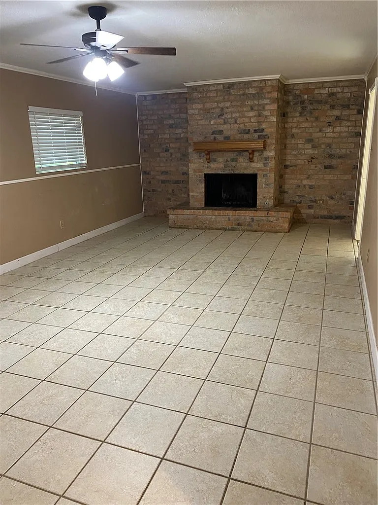 3 bed, 2.5 bath, 1670 sqft, $2,100 — Photo 2