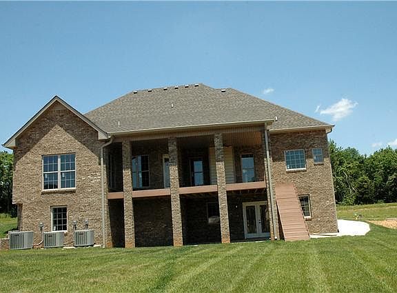 3rd image of 104 Roanoke Sta
