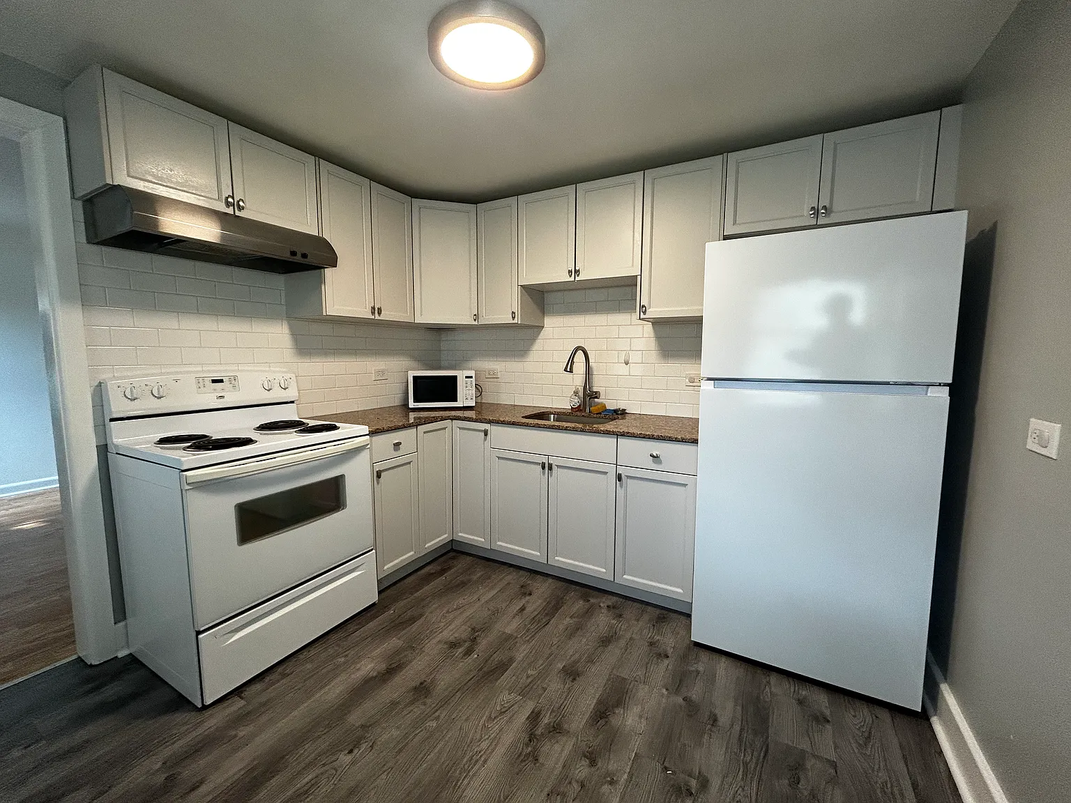 2 bed, $1,100 — Photo 3