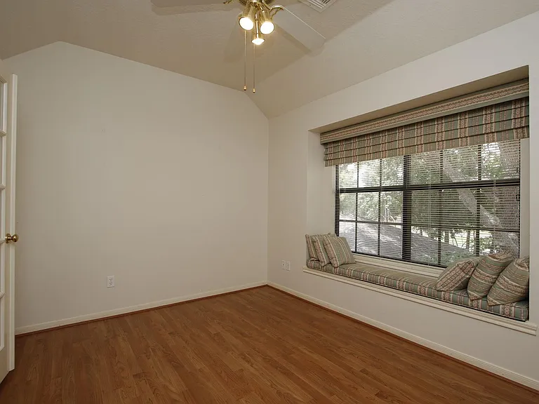 13618 Shadow Falls Ct — Photo 25
