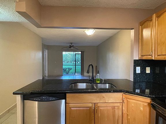 4th image of 773 NW 103rd Ter Floor 1