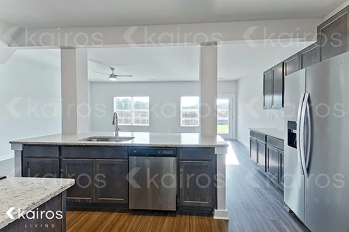 4 bed, 2.5 bath, 1947 sqft, $1,845 — Photo 4