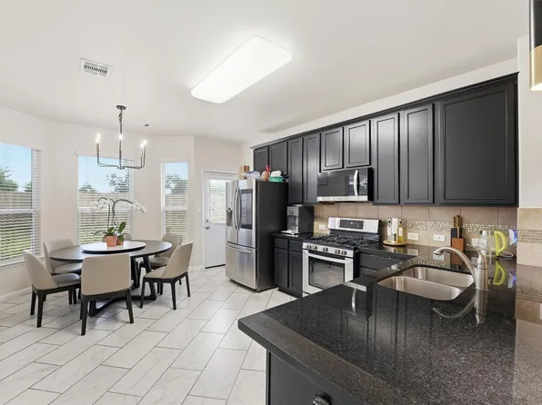 4743 Bay Vista Dr, Baytown, TX 77523