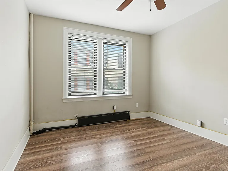 217 44th St #9 — Photo 7
