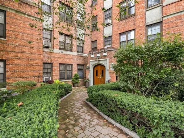 808 Bronx River Road #2E, Bronxville, NY 10708