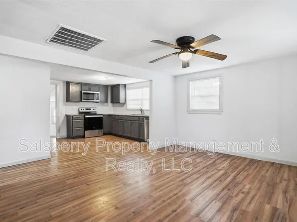 1100 SE 9th St, Mineral Wells, TX 76067