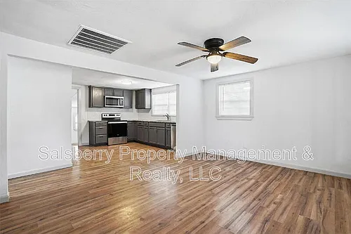 1100 SE 9th St Photo 1