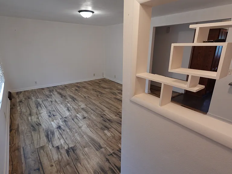 3313 N Locust St — Photo 13