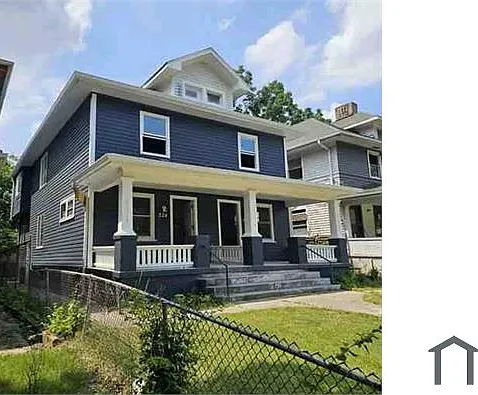 226 Oxford Ave — Photo 1