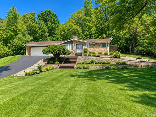 11912 Big Lake Rd, Davisburg, MI 48350