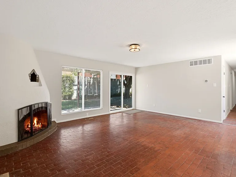 9817 Mary Ellen Pl NE — Photo 20
