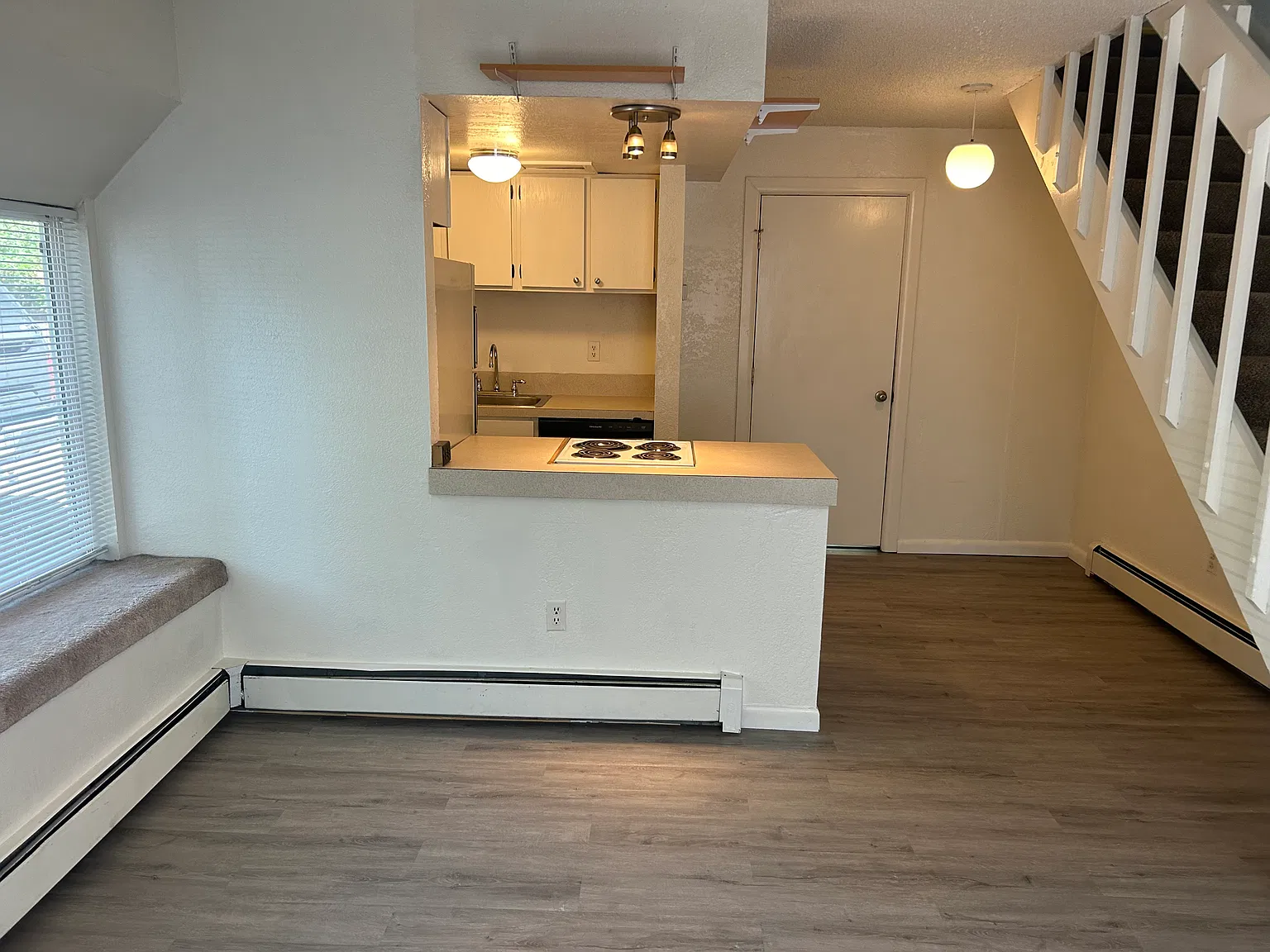 3 bed, 1100 sqft, $3,350 — Photo 1