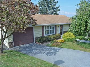 311 Vista Dr, Ephrata, PA 17522