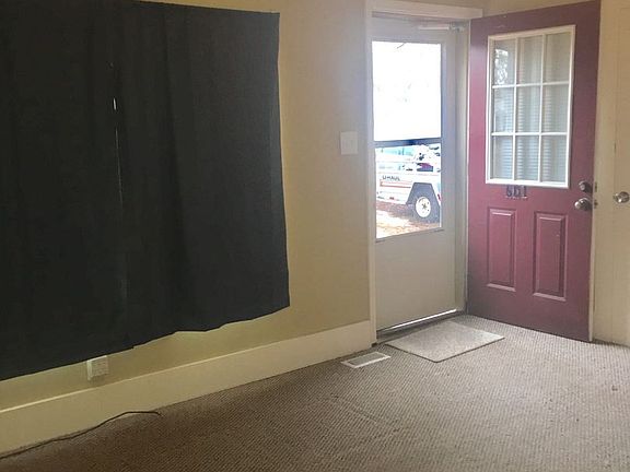 4th image of 601 W Boundary St