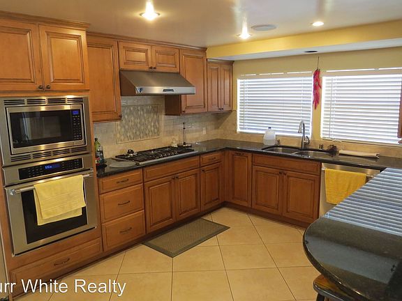 4th image of 430 Burlington Ct Unit 101