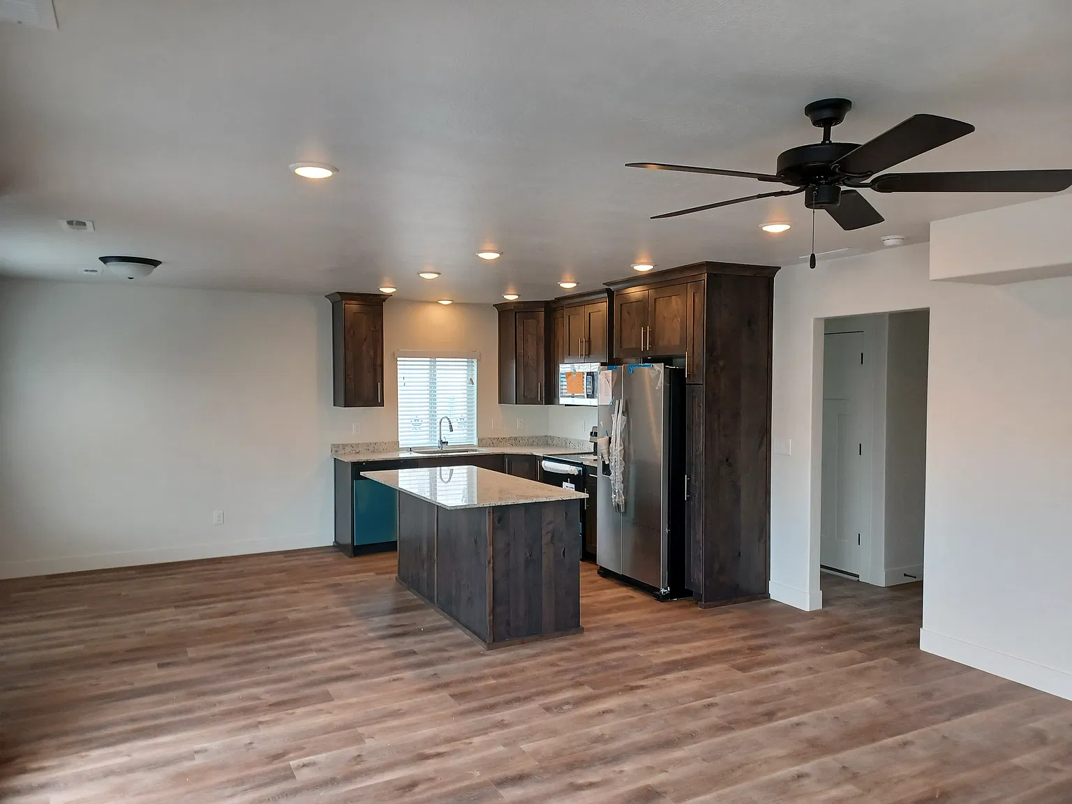 3 bed, 2.5 bath, 1718 sqft, $1,995 — Photo 4