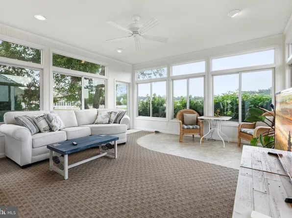 8 Wauwinet Ct, Rehoboth Beach, DE 19971