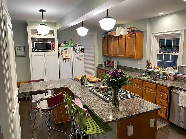 135 E Walnut St — Photo 10