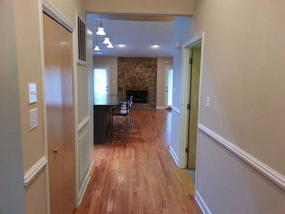 4th image of 208 Woodridge Dr