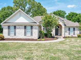 1807 Woodside Dr, Muscle Shoals, AL 35661