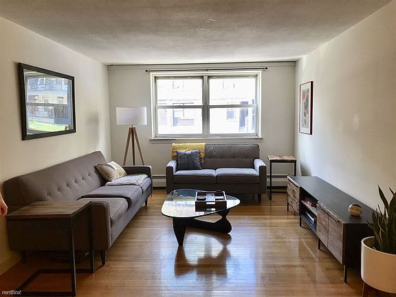 5th image of 9 Commonwealth Ct APT 10
