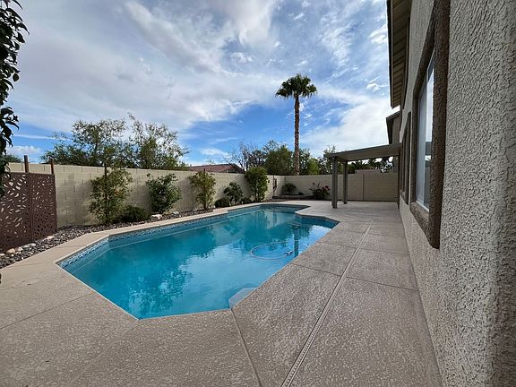 4th image of 10999 Turlington Ln