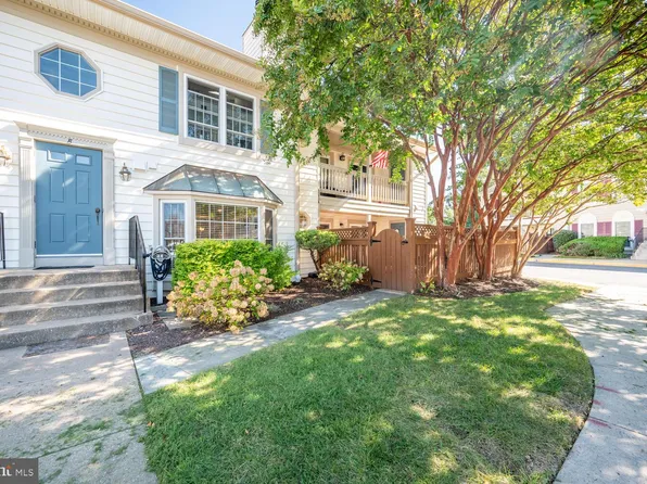 6052 Essex Ct House A-6052a, Alexandria, VA 22311