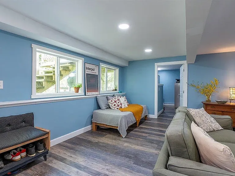1st floor offers addtional sleeping area