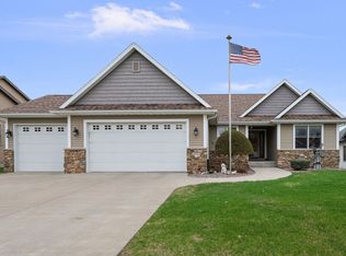 1717 E 61st St, Davenport, IA 52807