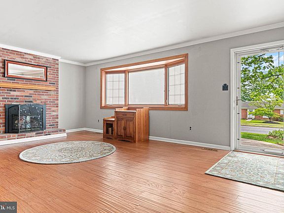 4th image of 3307 Windsor Dr