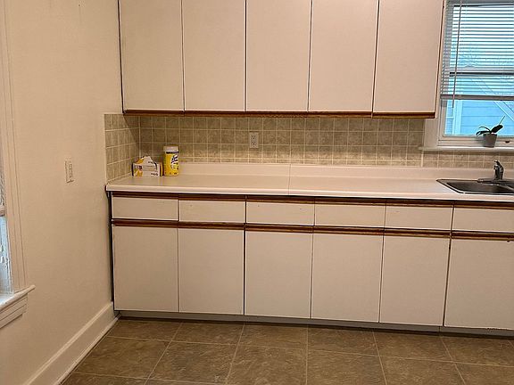 5th image of 17 Main St S #2