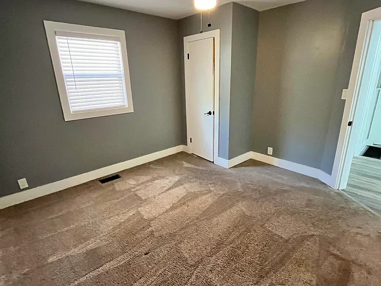 990 Vine St — Photo 10