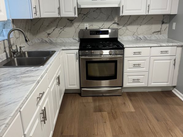 826 E 90th Pl