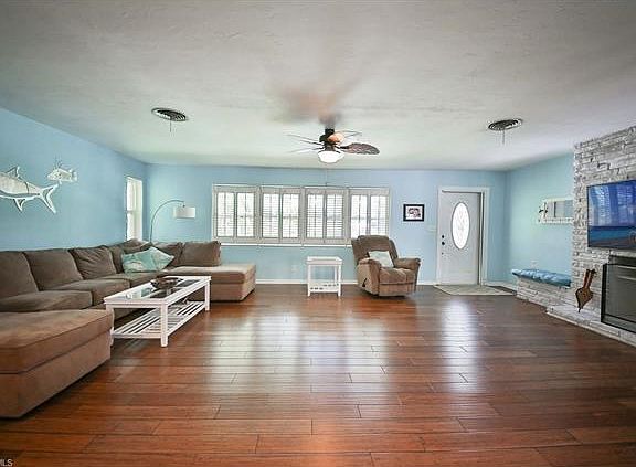 3rd image of 1360 Melaleuca Ln