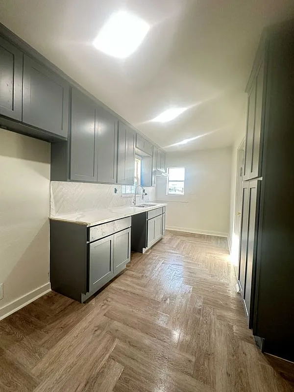 3 bed, 2.0 bath, 1411 sqft, $1,900 — Photo 2