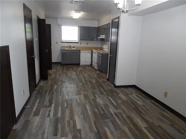 2 bed, 2.5 bath, 1130 sqft, $1,150 — Photo 3