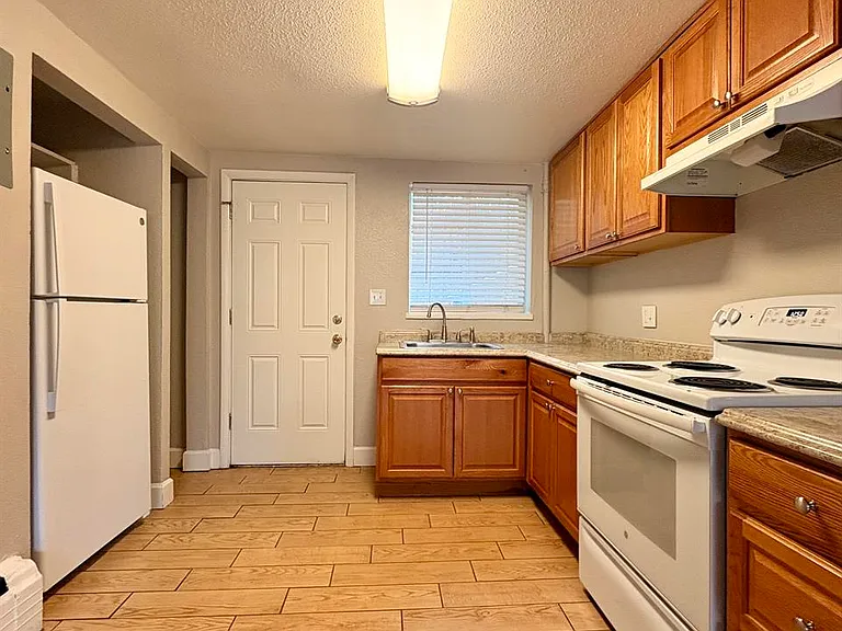 Emporia Street Apartments — Photo 12